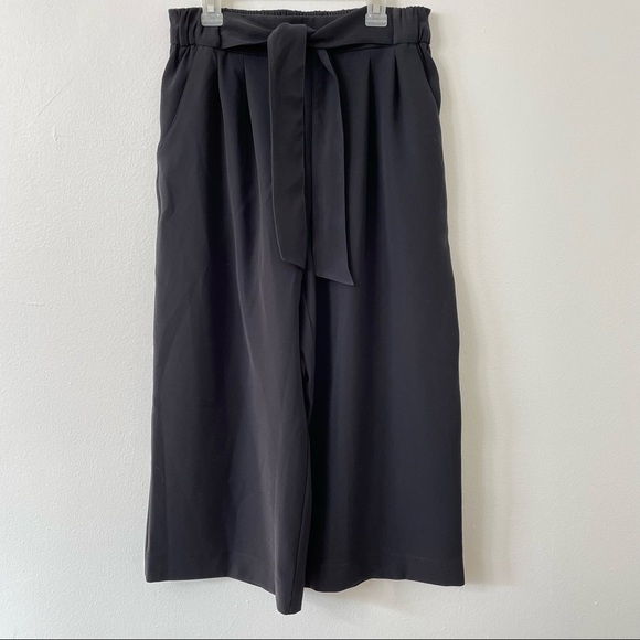 {6} Lululemon Noir Crop Black with Paperbag Waist - Picture 3 of 9